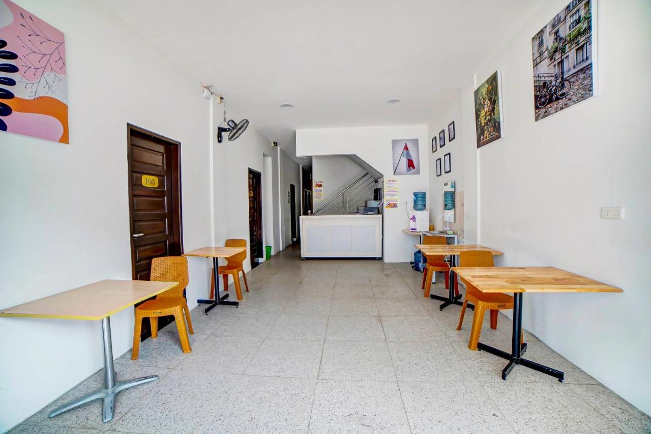 Oyo 91211 Mega Comfort Guest House Medan Dış mekan fotoğraf