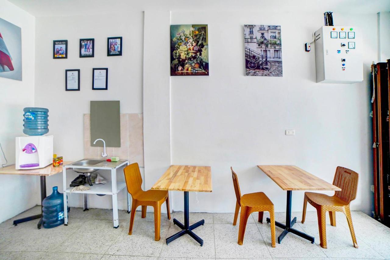 Oyo 91211 Mega Comfort Guest House Medan Dış mekan fotoğraf