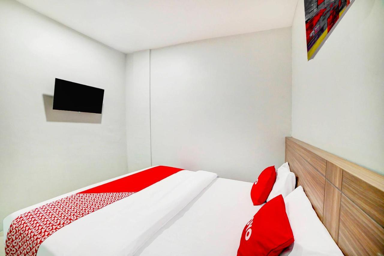 Oyo 91211 Mega Comfort Guest House Medan Dış mekan fotoğraf